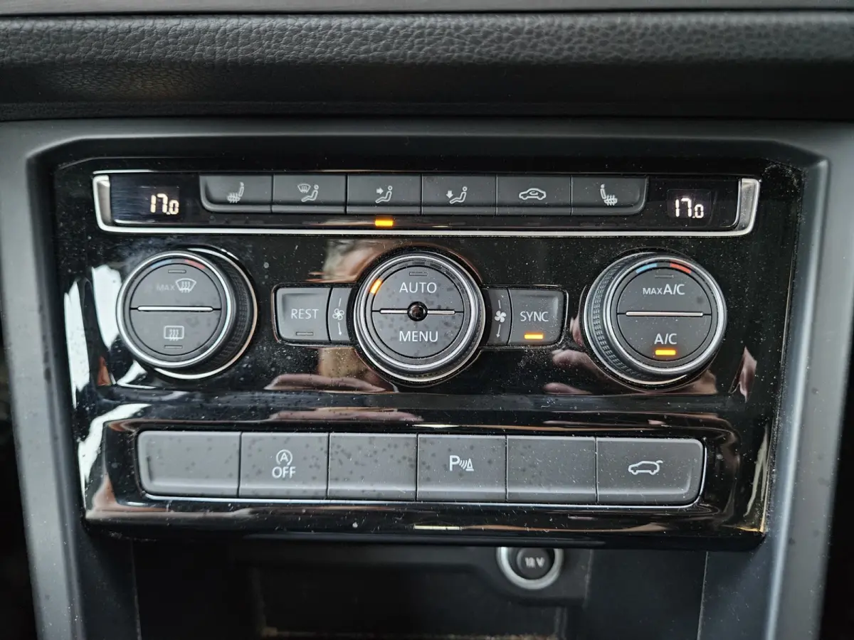 1.0 TSI Comfortline Business Carplay! Trekhaak! Airco/Clima! Cruise Control! Nette Auto!