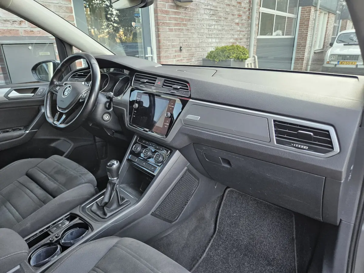 1.0 TSI Comfortline Business Carplay! Trekhaak! Airco/Clima! Cruise Control! Nette Auto!