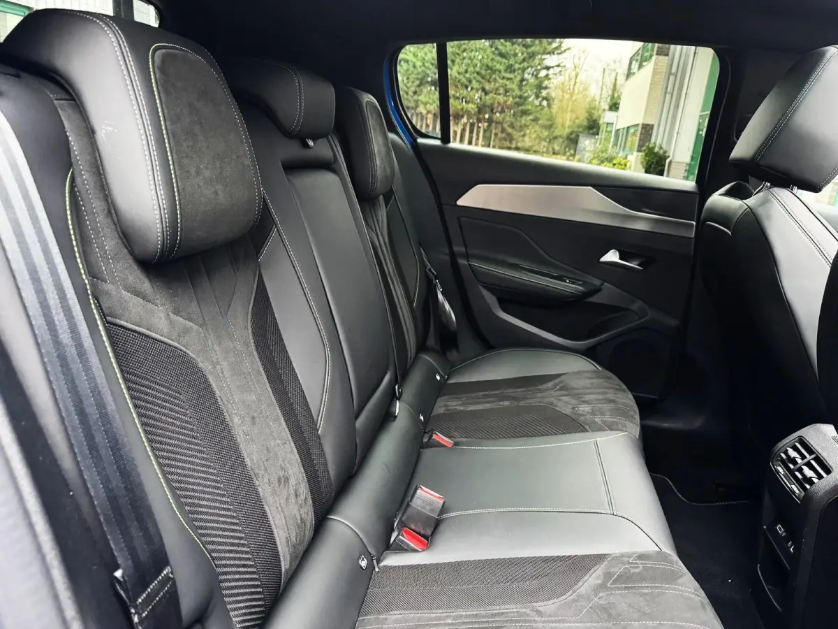 1.2 PureTech GT/ Carplay/keyless /Camera/Panodak/Automaat