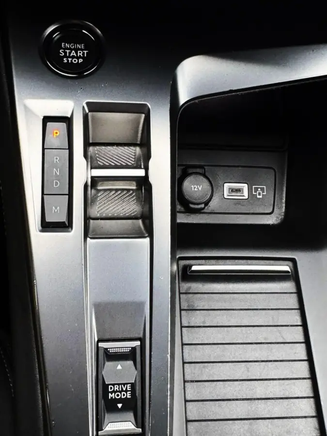 1.2 PureTech GT/ Carplay/keyless /Camera/Panodak/Automaat