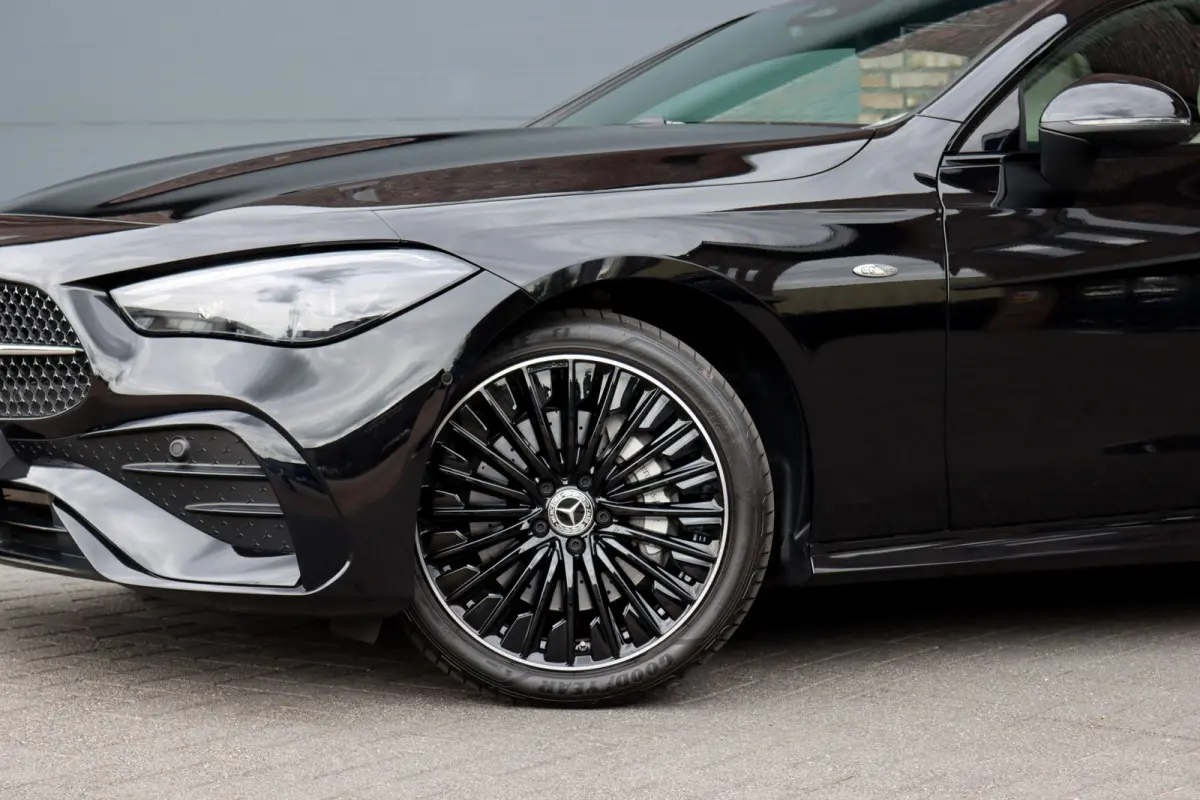 300 e AMG Line | Panoramadak | Distronic | Massage | Stoelventilatie | Digital Light | Verwarmd Stuurwiel | Memory | Keyless Go | Leder |