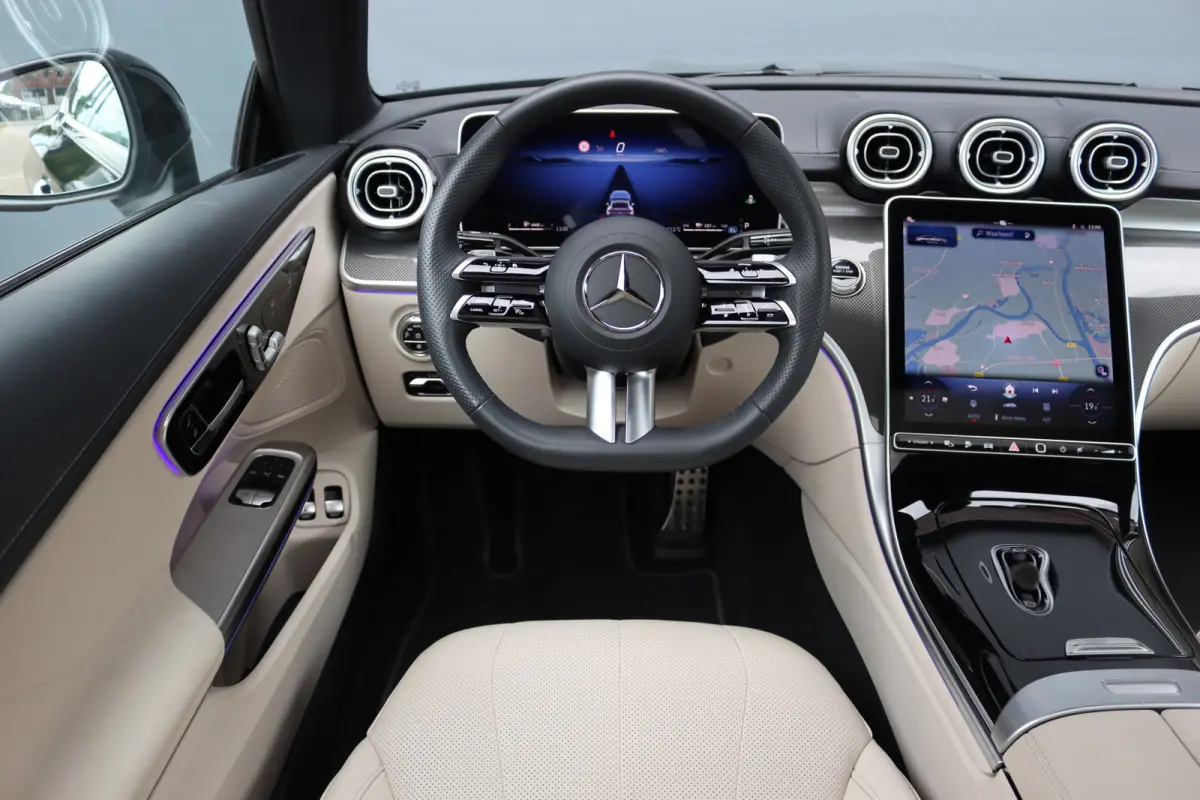 300 e AMG Line | Panoramadak | Distronic | Massage | Stoelventilatie | Digital Light | Verwarmd Stuurwiel | Memory | Keyless Go | Leder |