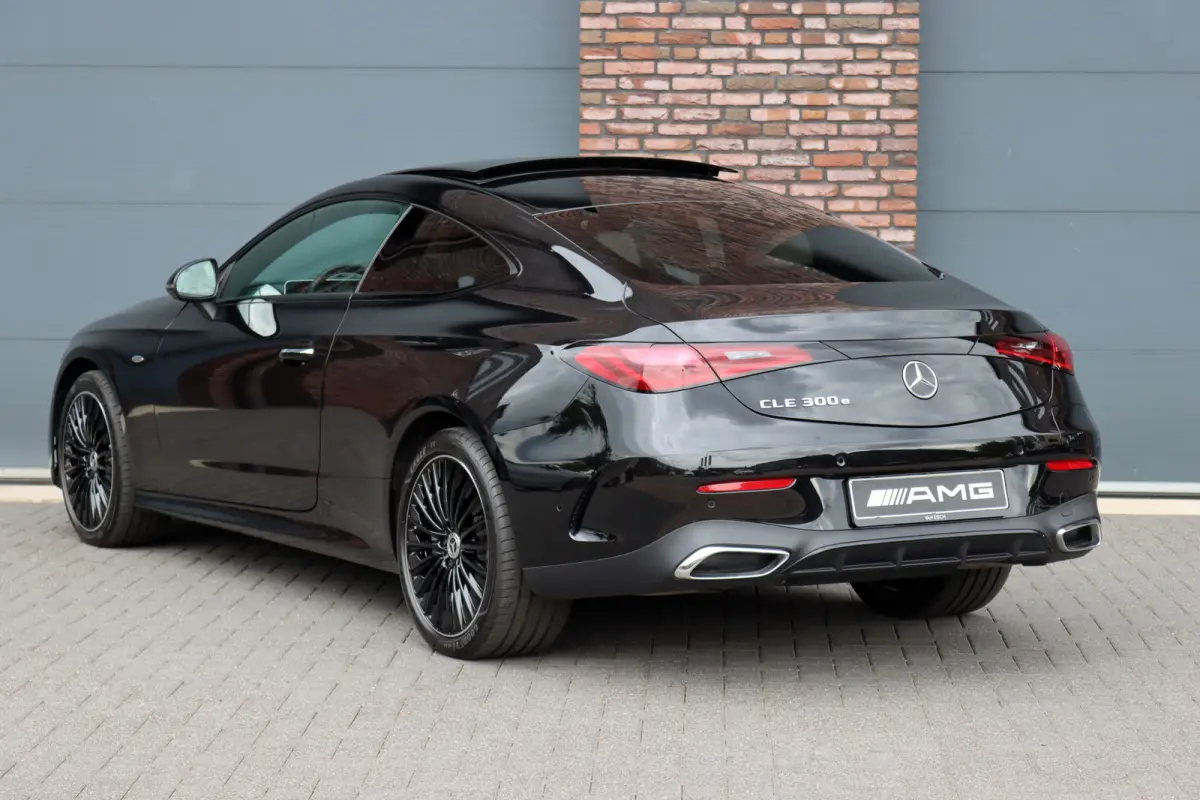 300 e AMG Line | Panoramadak | Distronic | Massage | Stoelventilatie | Digital Light | Verwarmd Stuurwiel | Memory | Keyless Go | Leder |
