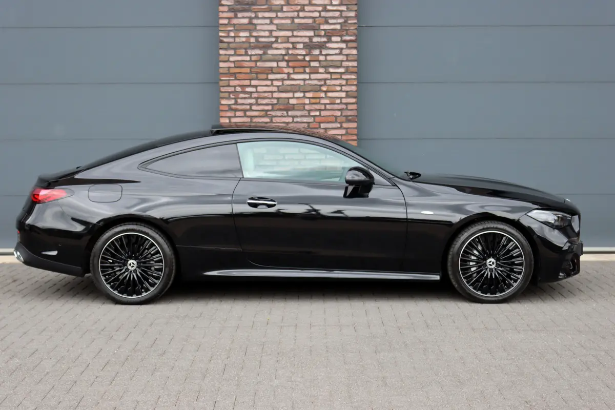 300 e AMG Line | Panoramadak | Distronic | Massage | Stoelventilatie | Digital Light | Verwarmd Stuurwiel | Memory | Keyless Go | Leder |
