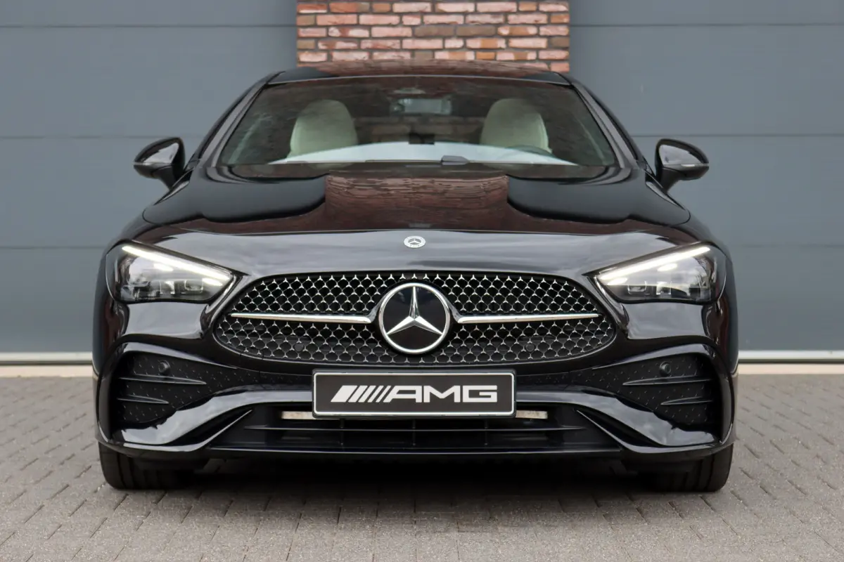 300 e AMG Line | Panoramadak | Distronic | Massage | Stoelventilatie | Digital Light | Verwarmd Stuurwiel | Memory | Keyless Go | Leder |
