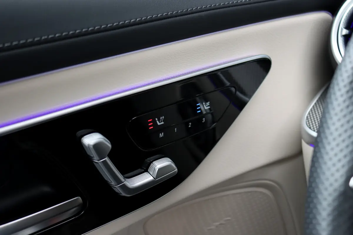 300 e AMG Line | Panoramadak | Distronic | Massage | Stoelventilatie | Digital Light | Verwarmd Stuurwiel | Memory | Keyless Go | Leder |
