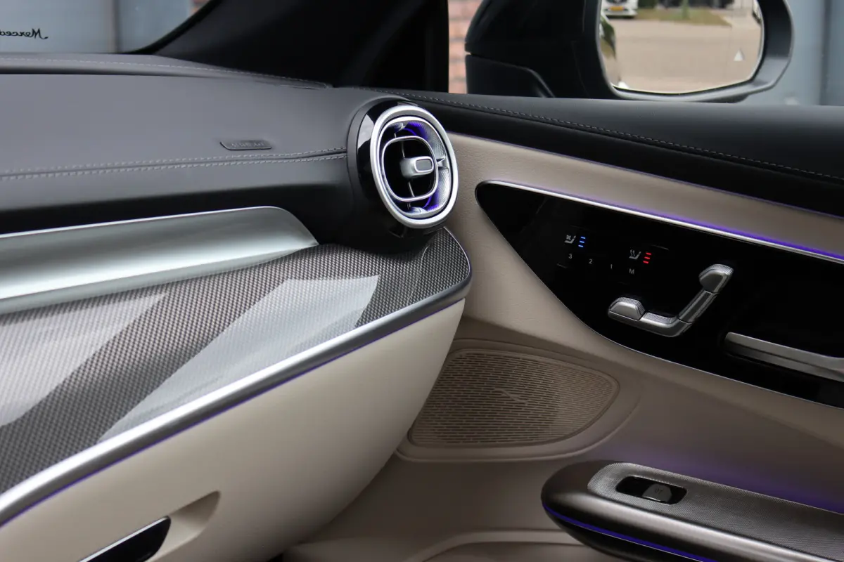 300 e AMG Line | Panoramadak | Distronic | Massage | Stoelventilatie | Digital Light | Verwarmd Stuurwiel | Memory | Keyless Go | Leder |