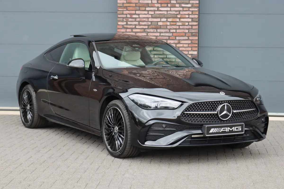 300 e AMG Line | Panoramadak | Distronic | Massage | Stoelventilatie | Digital Light | Verwarmd Stuurwiel | Memory | Keyless Go | Leder |