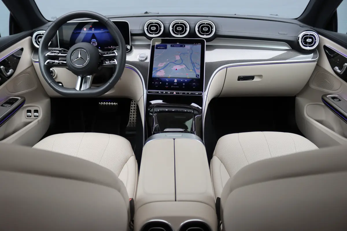 300 e AMG Line | Panoramadak | Distronic | Massage | Stoelventilatie | Digital Light | Verwarmd Stuurwiel | Memory | Keyless Go | Leder |