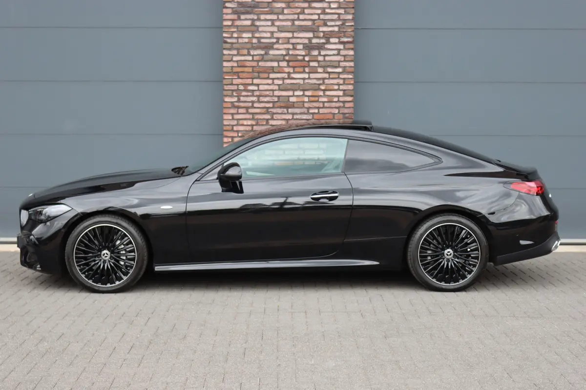 300 e AMG Line | Panoramadak | Distronic | Massage | Stoelventilatie | Digital Light | Verwarmd Stuurwiel | Memory | Keyless Go | Leder |