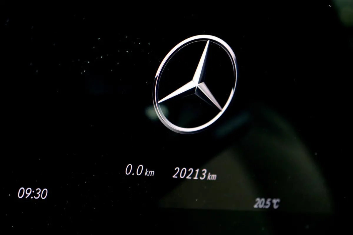 300 e AMG Line | Panoramadak | Distronic | Massage | Stoelventilatie | Digital Light | Verwarmd Stuurwiel | Memory | Keyless Go | Leder |