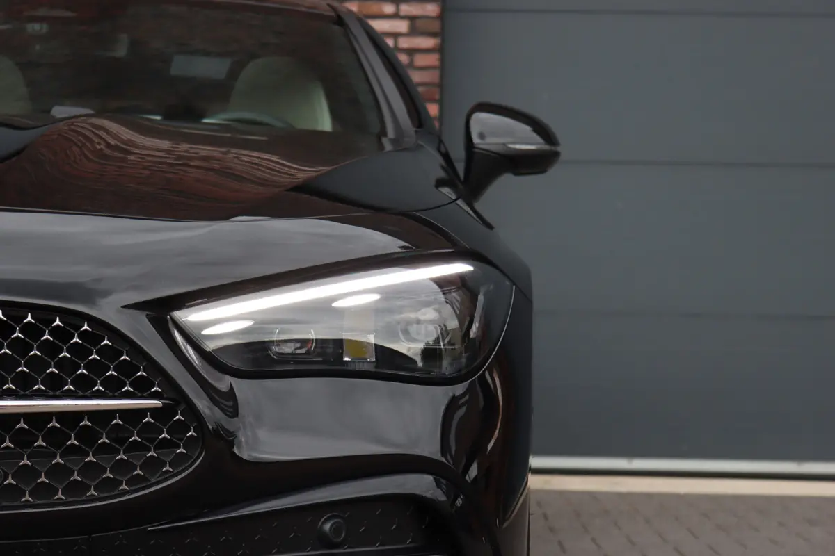 300 e AMG Line | Panoramadak | Distronic | Massage | Stoelventilatie | Digital Light | Verwarmd Stuurwiel | Memory | Keyless Go | Leder |