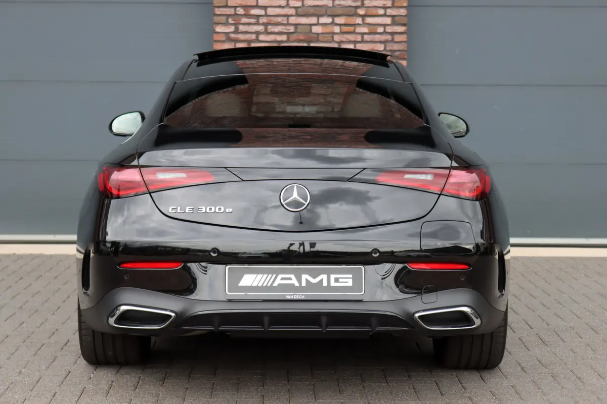300 e AMG Line | Panoramadak | Distronic | Massage | Stoelventilatie | Digital Light | Verwarmd Stuurwiel | Memory | Keyless Go | Leder |