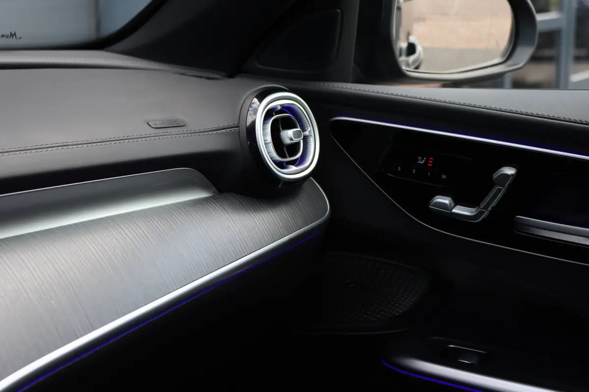 300 e AMG Line | Distronic | Panoramadak | Memory | Surround Camera | Verwarmd Stuurwiel | Carplay | Sfeerverlichting Premium |
