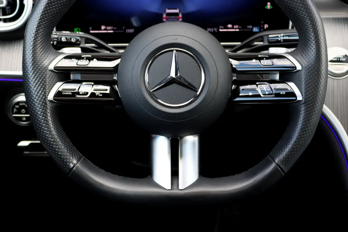 300 e AMG Line | Distronic | Panoramadak | Memory | Surround Camera | Verwarmd Stuurwiel | Carplay | Sfeerverlichting Premium |