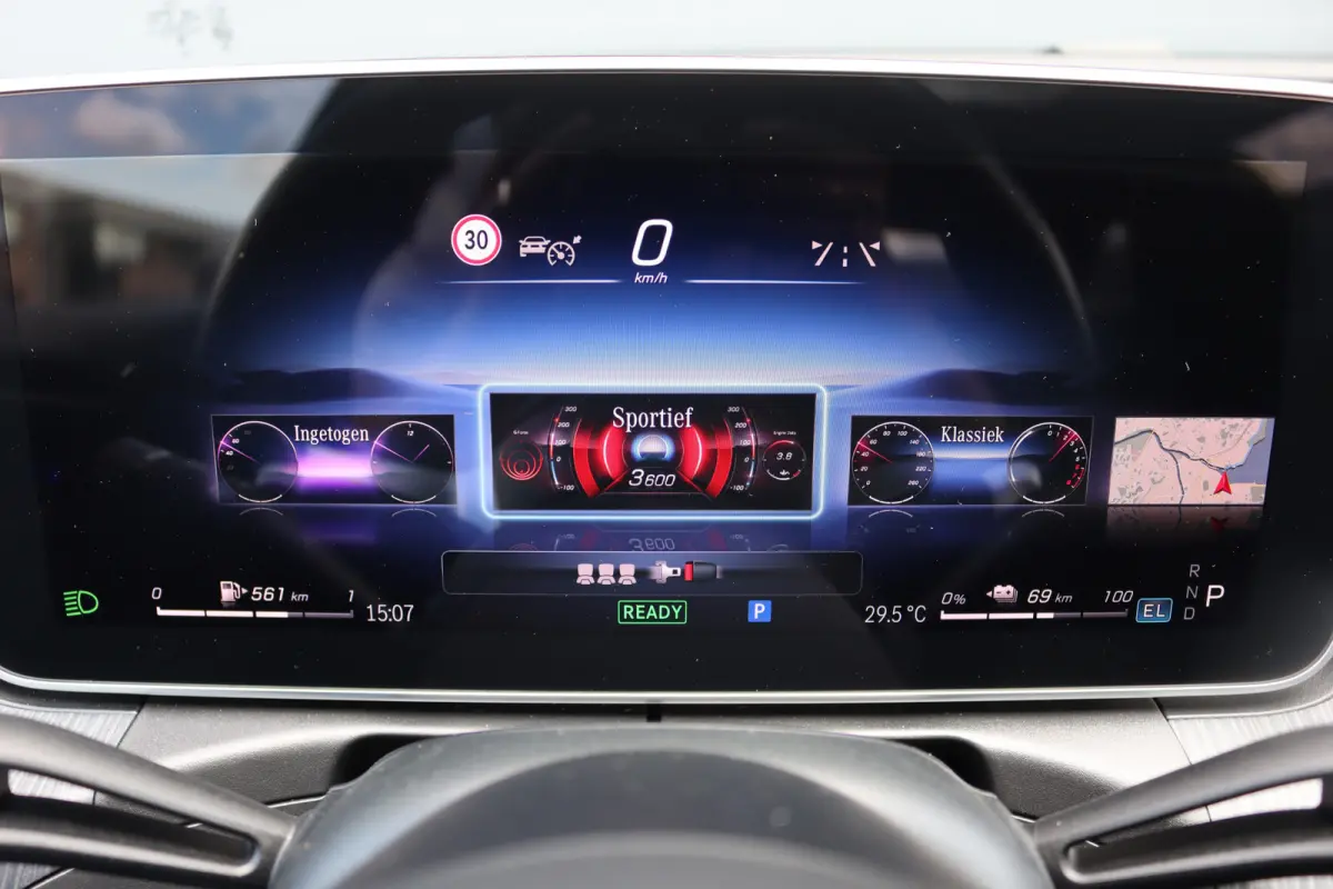 300 e AMG Line | Distronic | Panoramadak | Memory | Surround Camera | Verwarmd Stuurwiel | Carplay | Sfeerverlichting Premium |