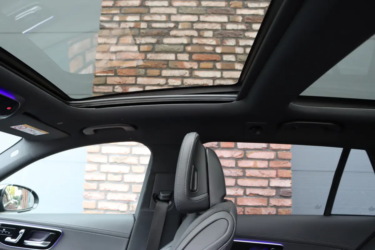 300 e AMG Line | Distronic | Panoramadak | Memory | Surround Camera | Verwarmd Stuurwiel | Carplay | Sfeerverlichting Premium |