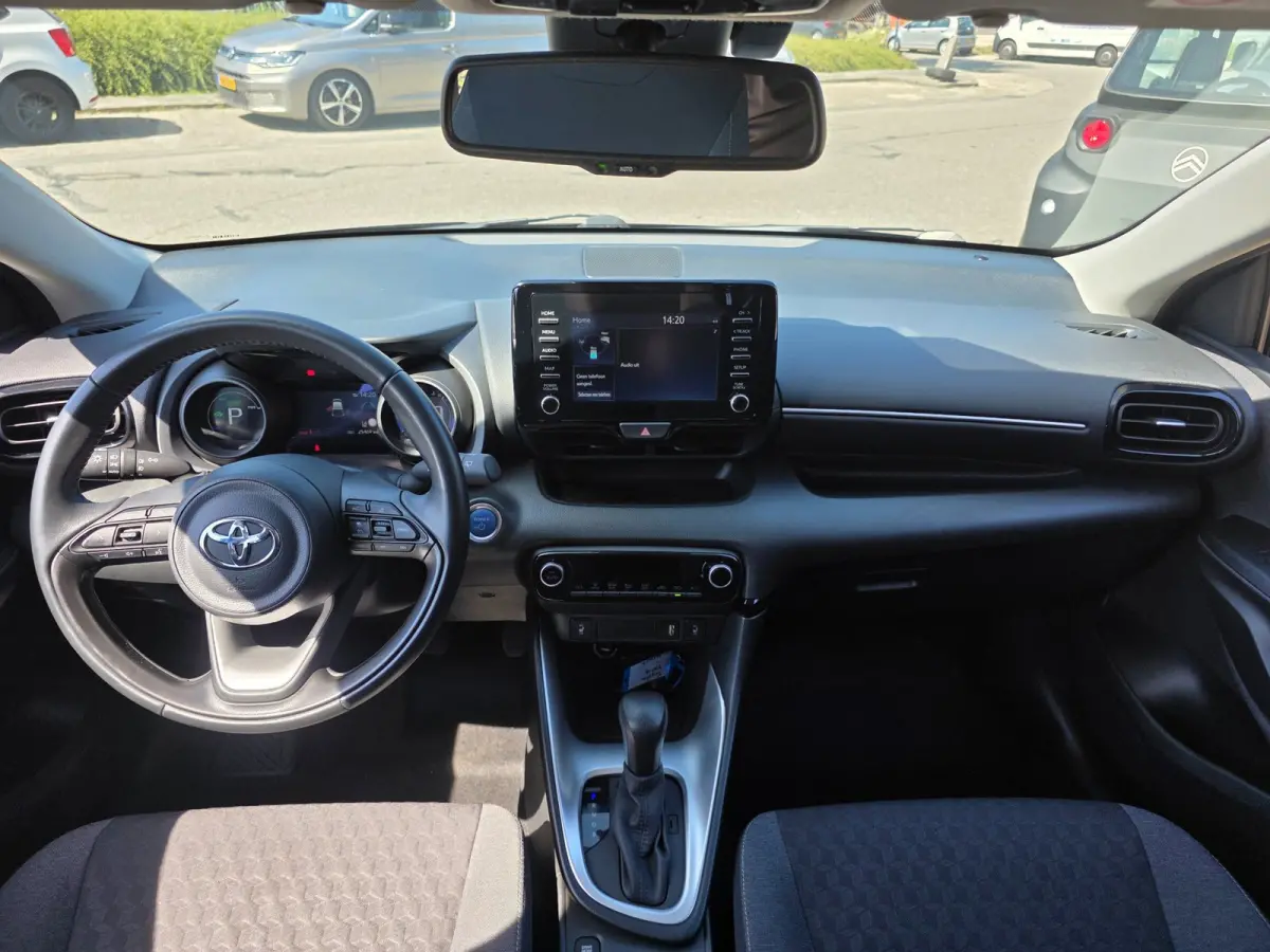 1.5 Hybrid Business Plus | Met o.a. cruise, climate, AppleCarPlay/AndroidAuto, achteruitrijcamera en stoelverwarming!