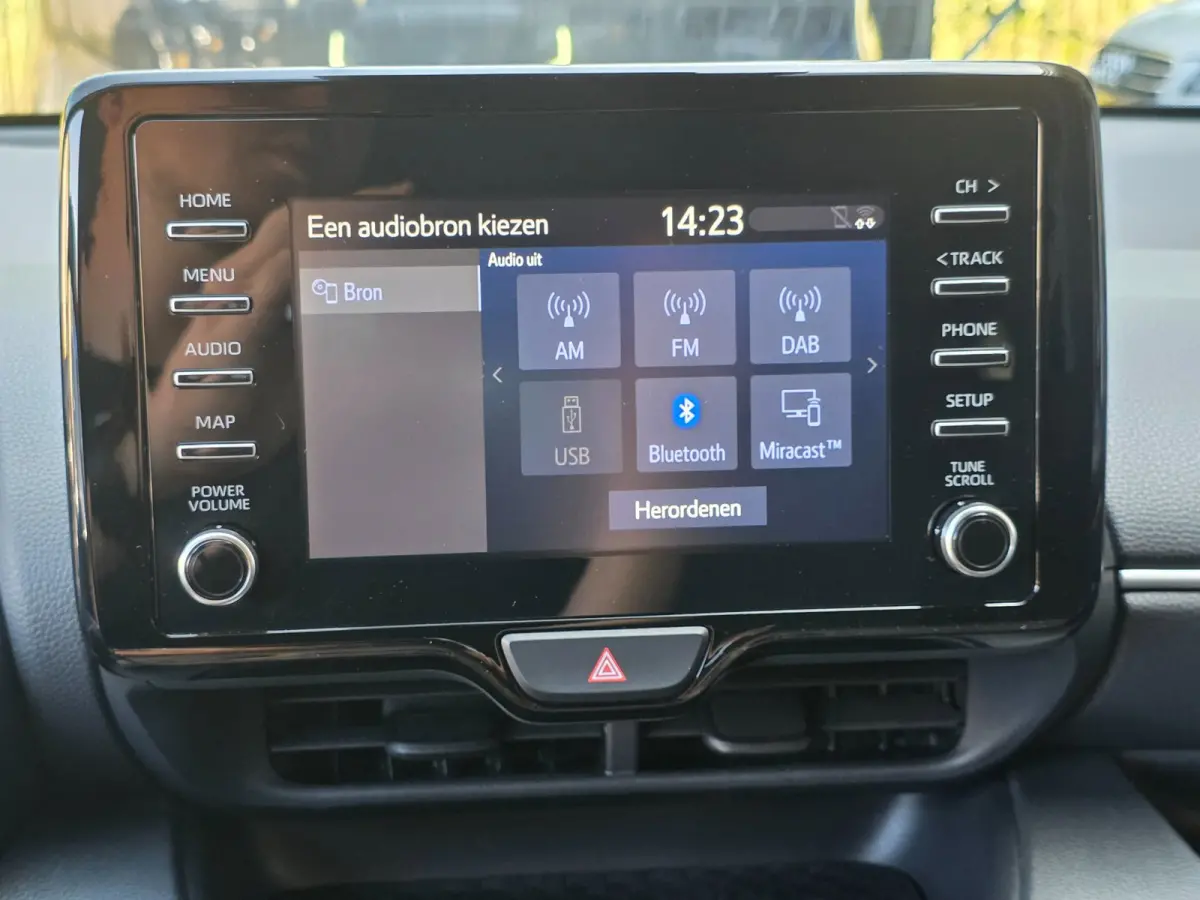1.5 Hybrid Business Plus | Met o.a. cruise, climate, AppleCarPlay/AndroidAuto, achteruitrijcamera en stoelverwarming!
