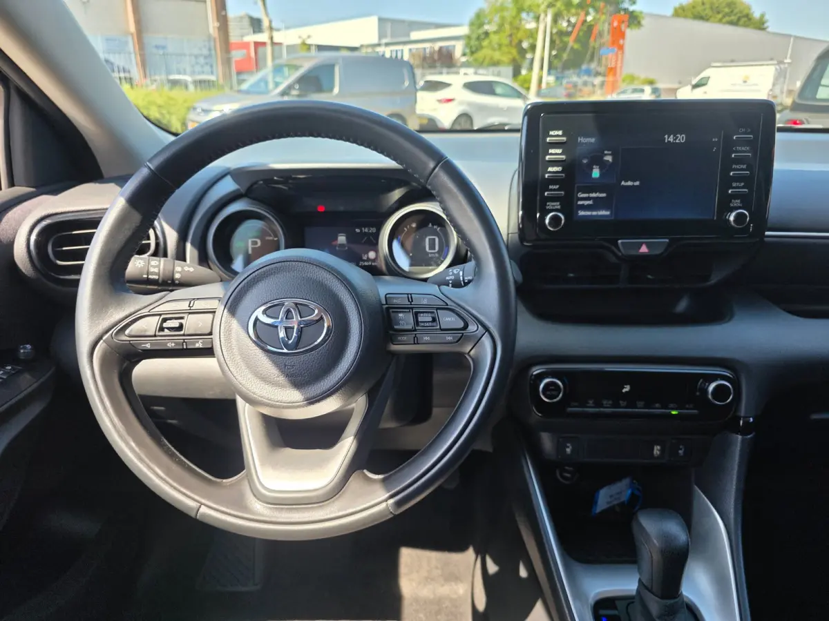 1.5 Hybrid Business Plus | Met o.a. cruise, climate, AppleCarPlay/AndroidAuto, achteruitrijcamera en stoelverwarming!