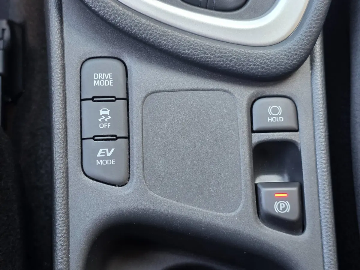 1.5 Hybrid Business Plus | Met o.a. cruise, climate, AppleCarPlay/AndroidAuto, achteruitrijcamera en stoelverwarming!