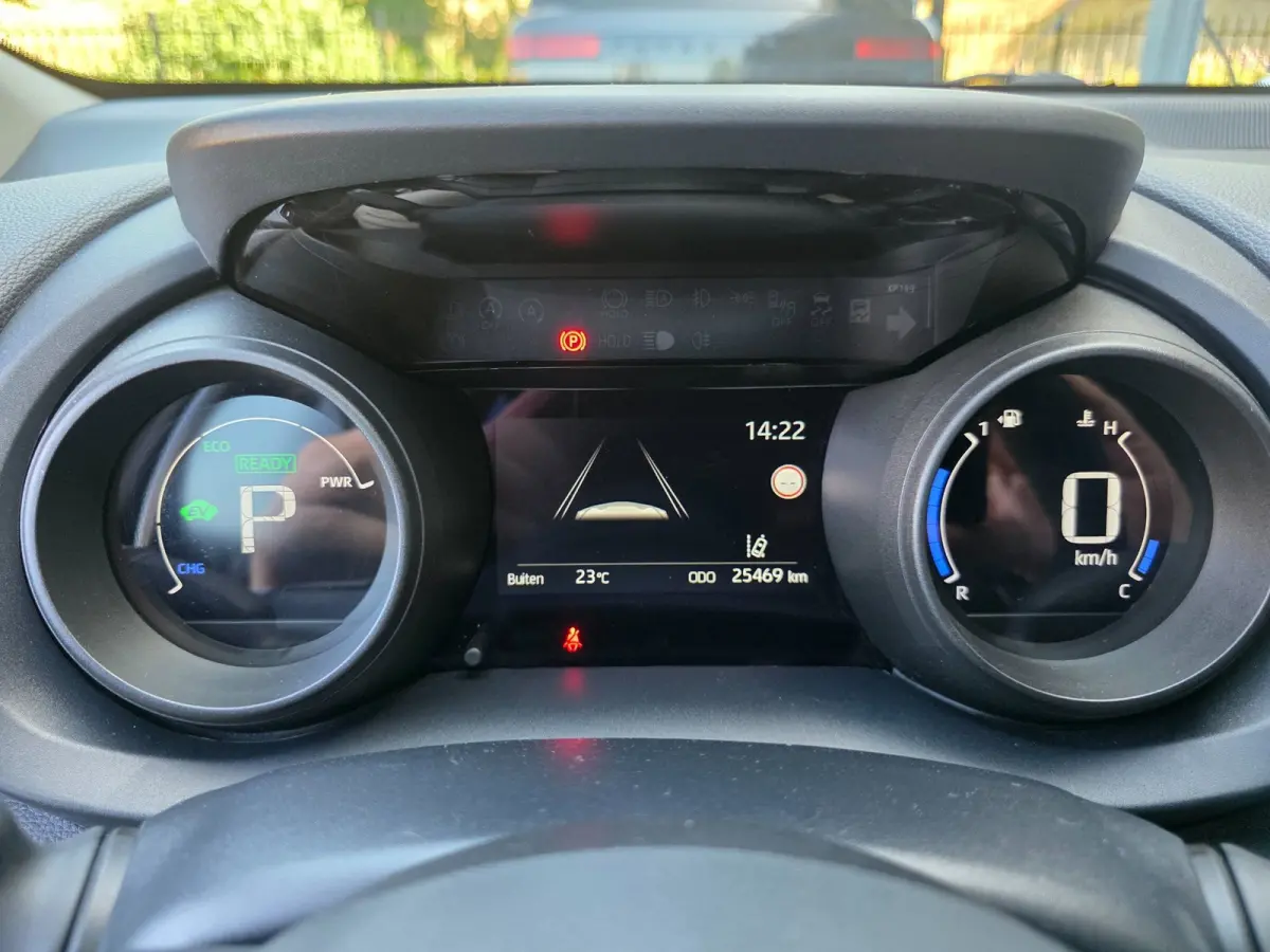 1.5 Hybrid Business Plus | Met o.a. cruise, climate, AppleCarPlay/AndroidAuto, achteruitrijcamera en stoelverwarming!