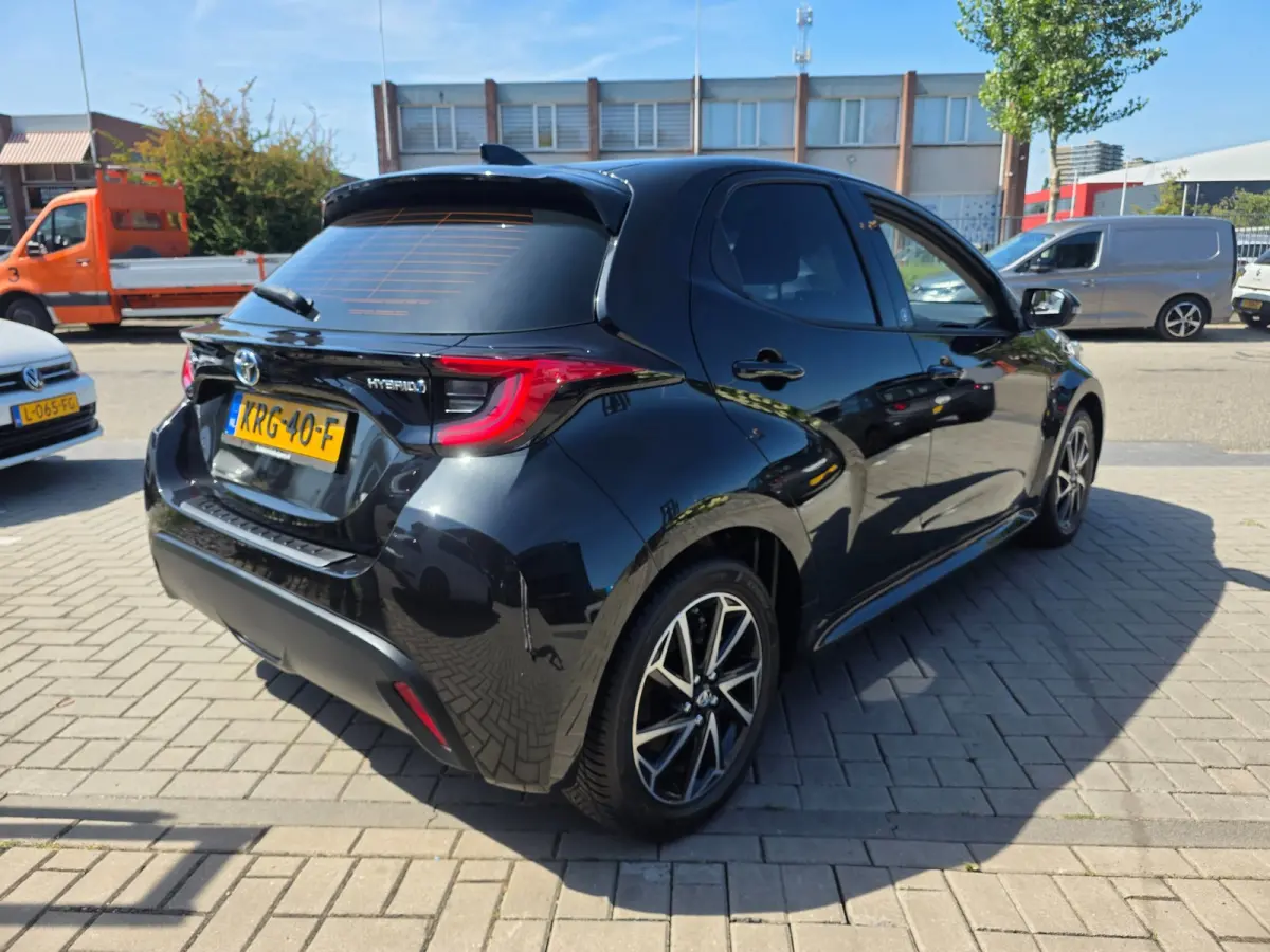 1.5 Hybrid Business Plus | Met o.a. cruise, climate, AppleCarPlay/AndroidAuto, achteruitrijcamera en stoelverwarming!