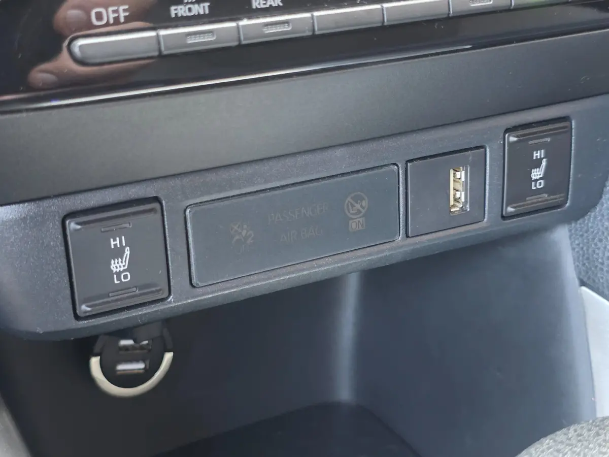 1.5 Hybrid Business Plus | Met o.a. cruise, climate, AppleCarPlay/AndroidAuto, achteruitrijcamera en stoelverwarming!