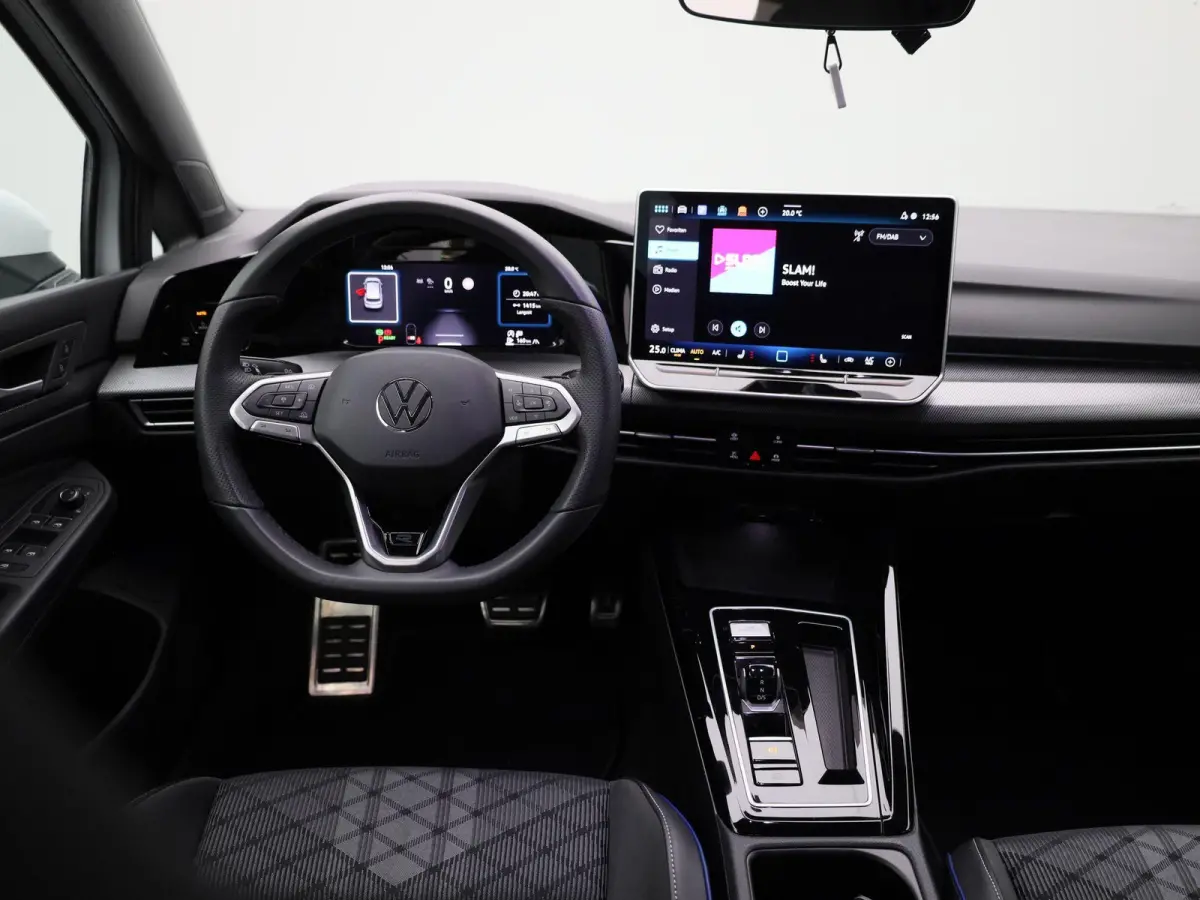 1.5 eTSI R-Line Edition 150 PK| Stoelverwarming | Stuurwielverwarming | Achteruitrijcamera | Parkeersensoren | APple Carplay Draadloos | Sfeerverlichting