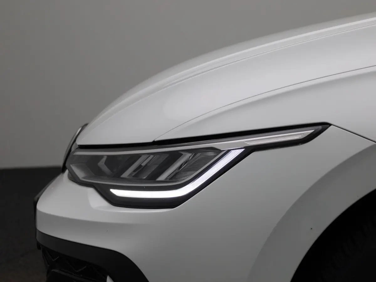 1.5 eTSI R-Line Edition 150 PK| Stoelverwarming | Stuurwielverwarming | Achteruitrijcamera | Parkeersensoren | APple Carplay Draadloos | Sfeerverlichting