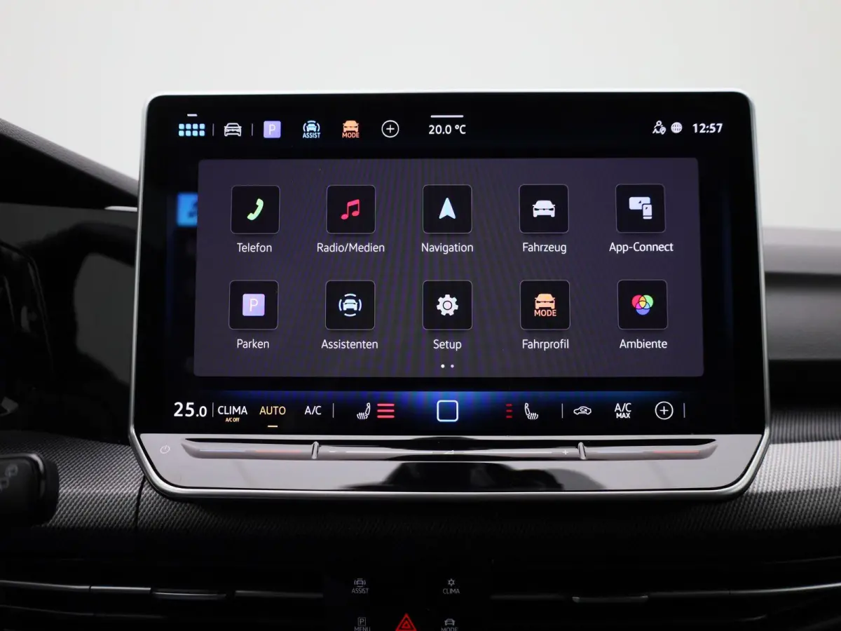 1.5 eTSI R-Line Edition 150 PK| Stoelverwarming | Stuurwielverwarming | Achteruitrijcamera | Parkeersensoren | APple Carplay Draadloos | Sfeerverlichting