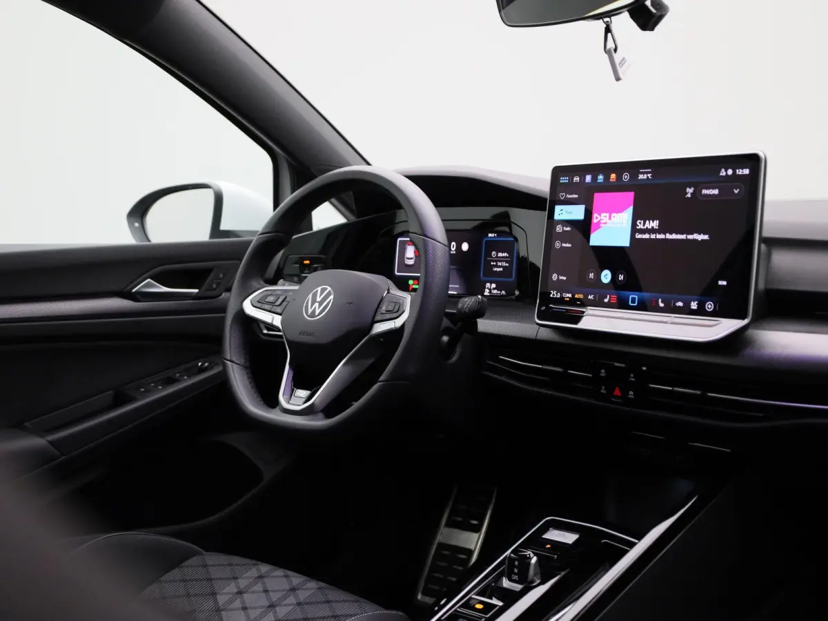 1.5 eTSI R-Line Edition 150 PK| Stoelverwarming | Stuurwielverwarming | Achteruitrijcamera | Parkeersensoren | APple Carplay Draadloos | Sfeerverlichting