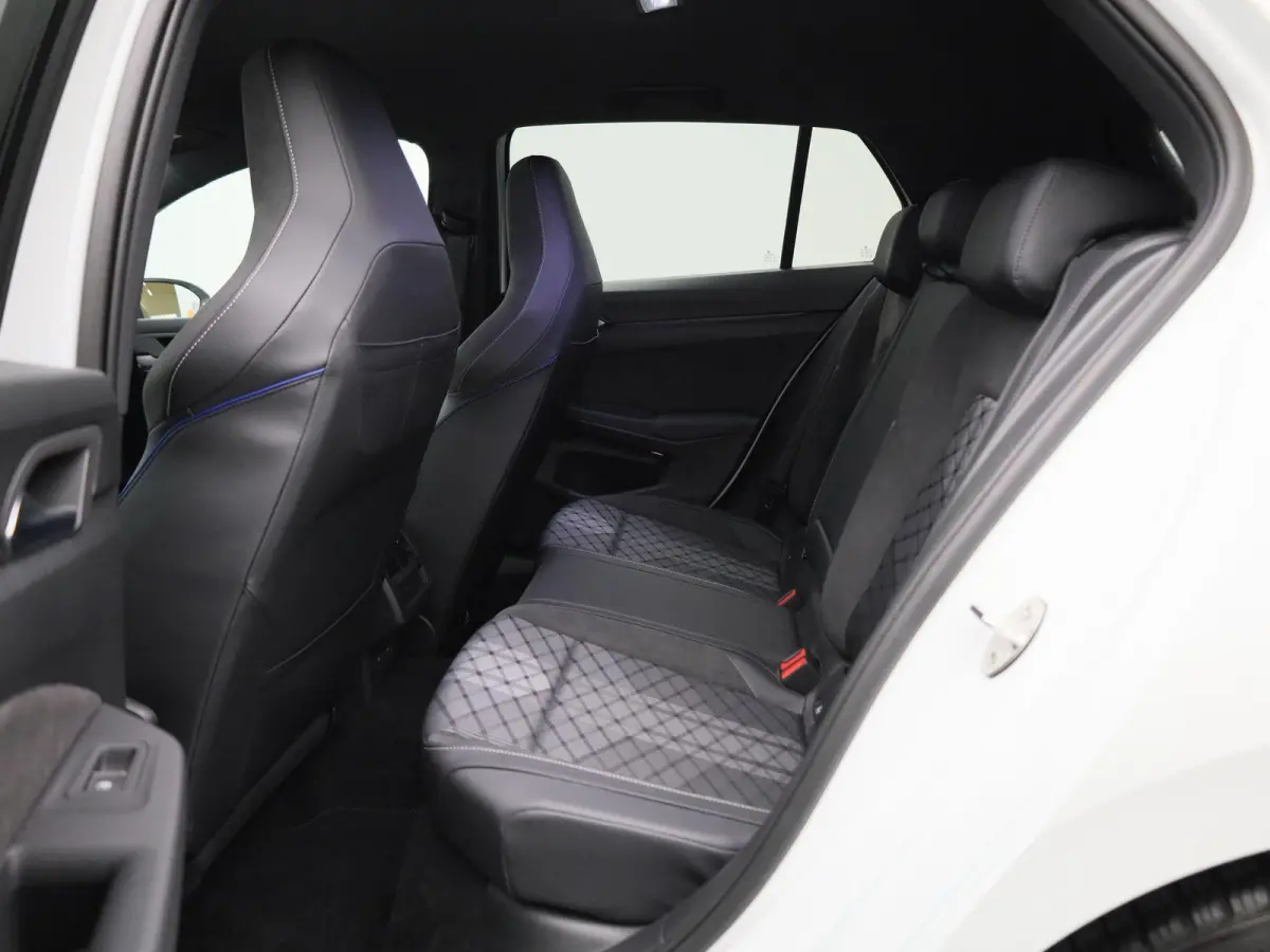 1.5 eTSI R-Line Edition 150 PK| Stoelverwarming | Stuurwielverwarming | Achteruitrijcamera | Parkeersensoren | APple Carplay Draadloos | Sfeerverlichting