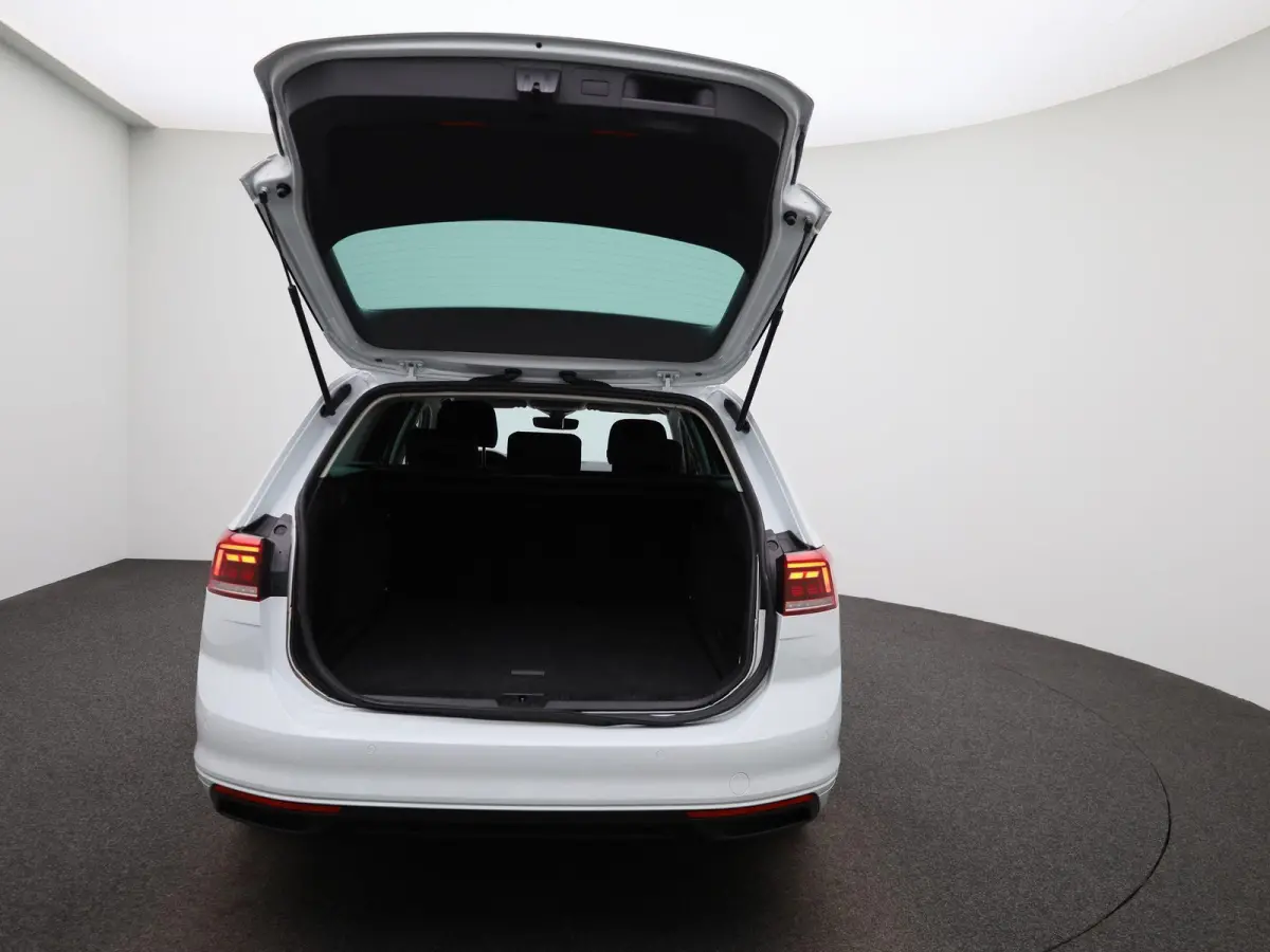 2.0 TDI Business | TREKHAAK | ADAPTIEF CRUISECONTROL | CAMERA | KEYLESS | ELEK.STOEL MET GEHEUGEN | STOELVERWARMING | CLIMATE CONTROL |