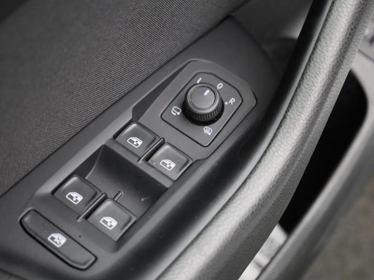 2.0 TDI Business | TREKHAAK | ADAPTIEF CRUISECONTROL | CAMERA | KEYLESS | ELEK.STOEL MET GEHEUGEN | STOELVERWARMING | CLIMATE CONTROL |