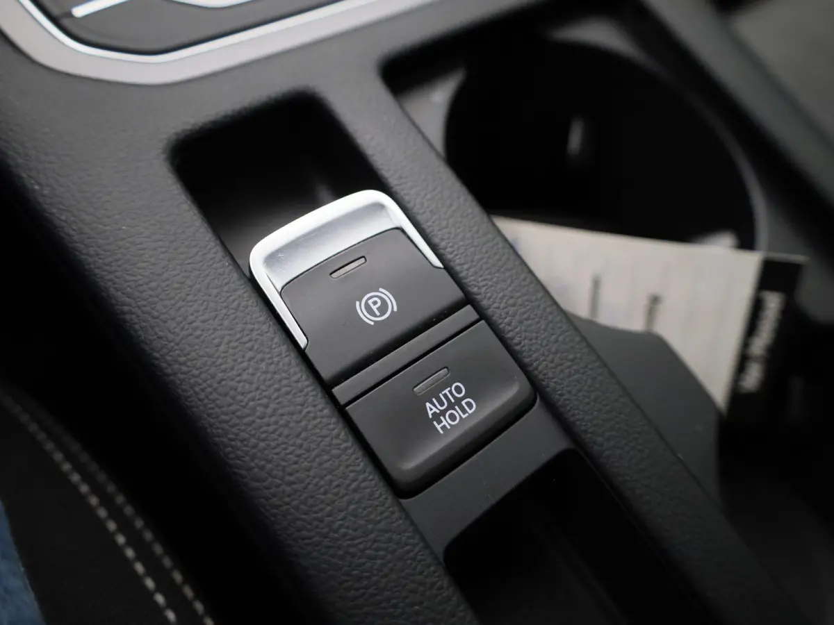 2.0 TDI Business | TREKHAAK | ADAPTIEF CRUISECONTROL | CAMERA | KEYLESS | ELEK.STOEL MET GEHEUGEN | STOELVERWARMING | CLIMATE CONTROL |