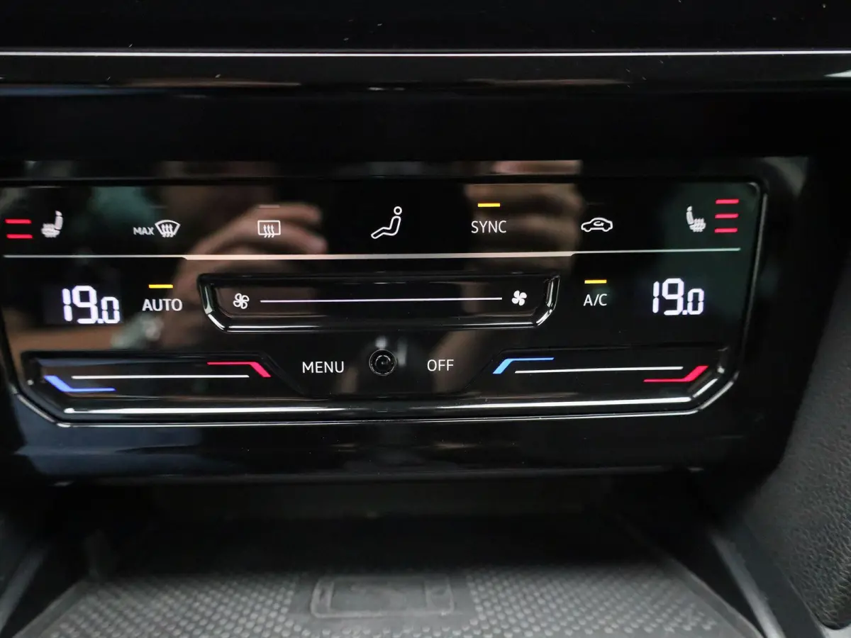 2.0 TDI Business | TREKHAAK | ADAPTIEF CRUISECONTROL | CAMERA | KEYLESS | ELEK.STOEL MET GEHEUGEN | STOELVERWARMING | CLIMATE CONTROL |
