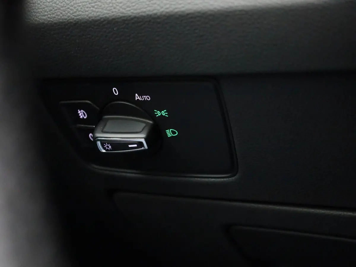 2.0 TDI Business | TREKHAAK | ADAPTIEF CRUISECONTROL | CAMERA | KEYLESS | ELEK.STOEL MET GEHEUGEN | STOELVERWARMING | CLIMATE CONTROL |