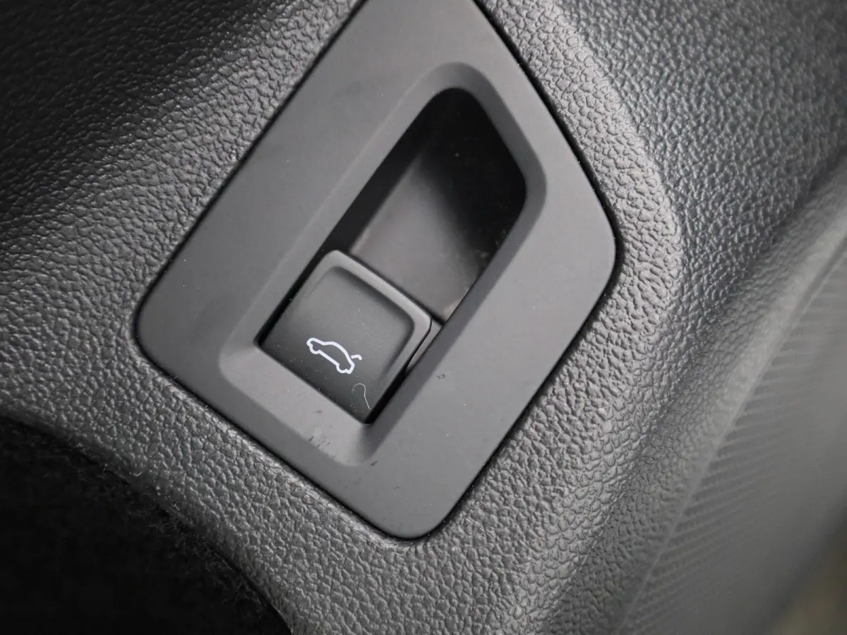 2.0 TDI Business | TREKHAAK | ADAPTIEF CRUISECONTROL | CAMERA | KEYLESS | ELEK.STOEL MET GEHEUGEN | STOELVERWARMING | CLIMATE CONTROL |