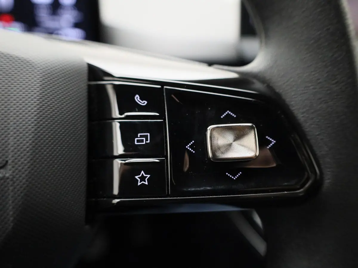 MG4 51 kWh Standard | PARKEERSENSOREN | CLIMATE CONTROL | APPLE CARPLAY | LED | KEYLESS | LMV |