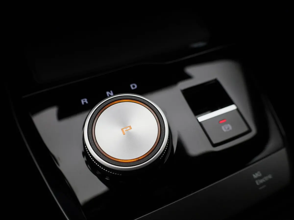 Luxury Long Range 64 Kwh | Navi | Camera | Led Koplampen | Stoelverwarming | CarPlay | MG i-Smart App | Keyless Entry & Go |