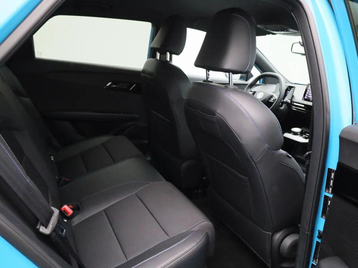 Luxury Long Range 64 Kwh | Navi | Camera | Led Koplampen | Stoelverwarming | CarPlay | MG i-Smart App | Keyless Entry & Go |