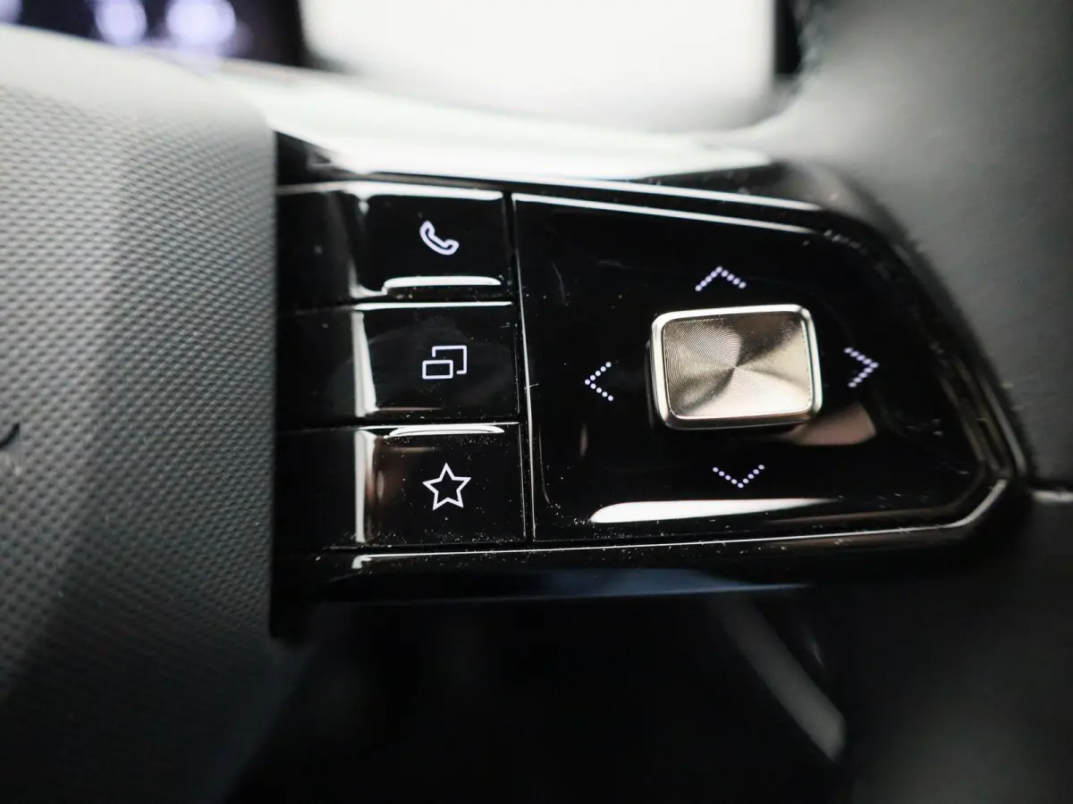 Luxury Long Range 64 Kwh | Navi | Camera | Led Koplampen | Stoelverwarming | CarPlay | MG i-Smart App | Keyless Entry & Go |