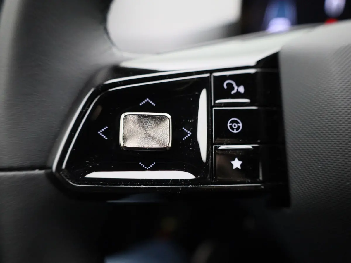 Luxury Long Range 64 Kwh | Navi | Camera | Led Koplampen | Stoelverwarming | CarPlay | MG i-Smart App | Keyless Entry & Go |