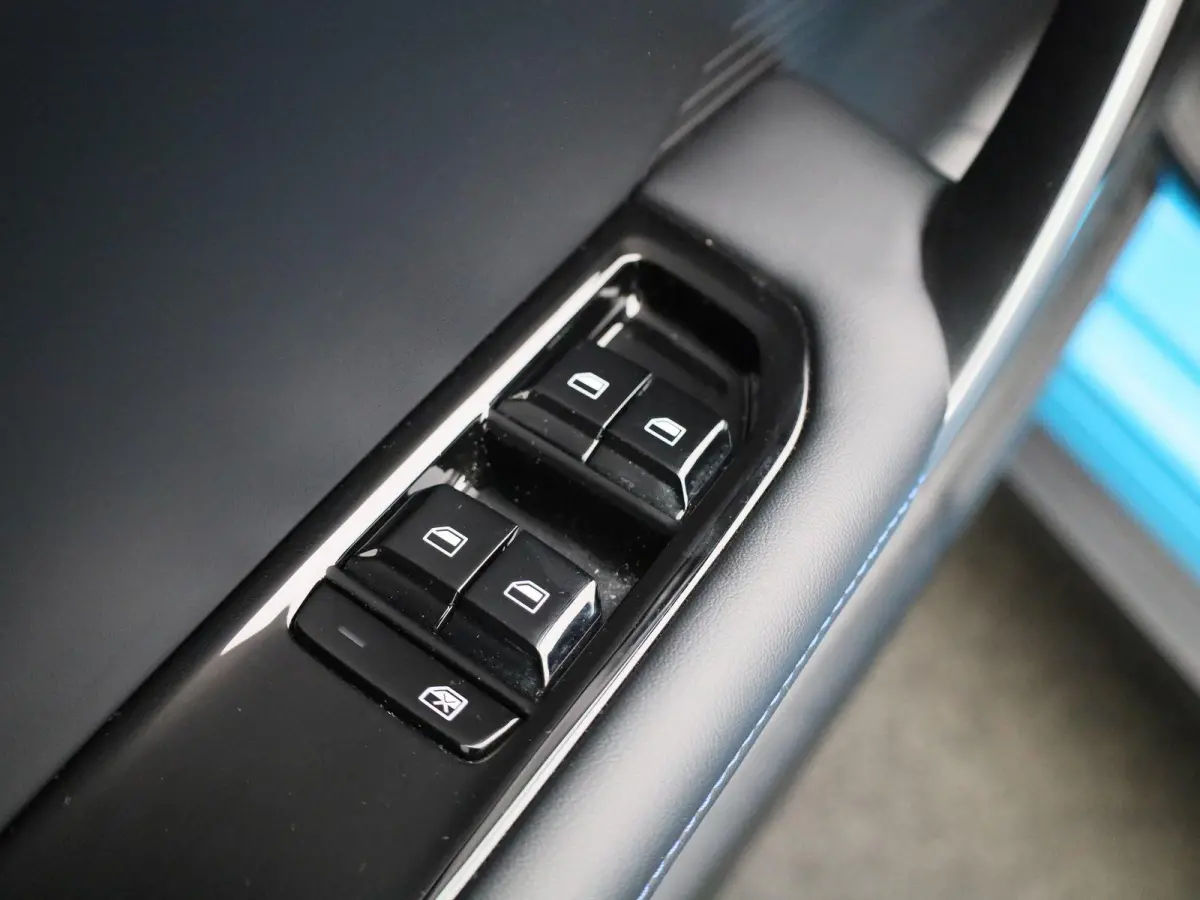 Luxury Long Range 64 Kwh | Navi | Camera | Led Koplampen | Stoelverwarming | CarPlay | MG i-Smart App | Keyless Entry & Go |