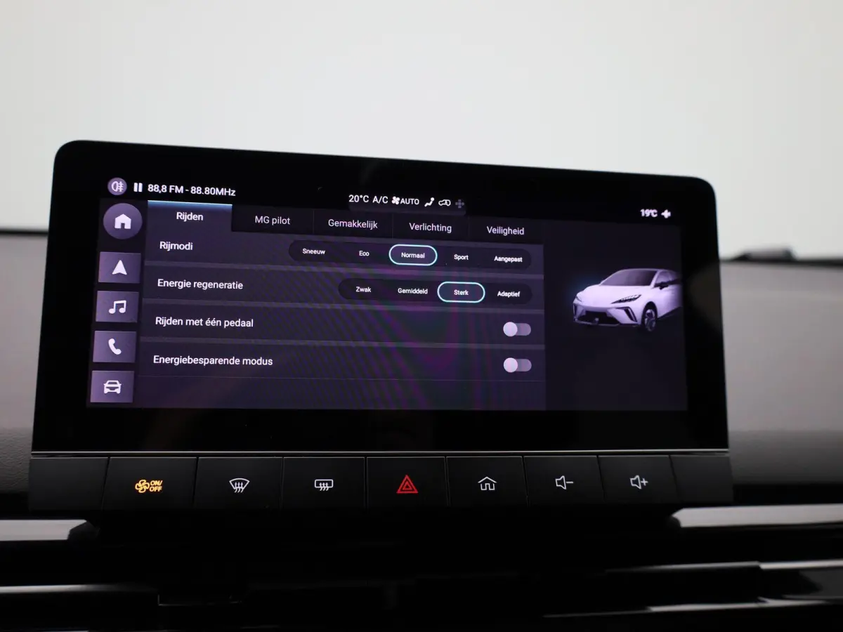Luxury Long Range 64 Kwh | Navi | Camera | Led Koplampen | Stoelverwarming | CarPlay | MG i-Smart App | Keyless Entry & Go |