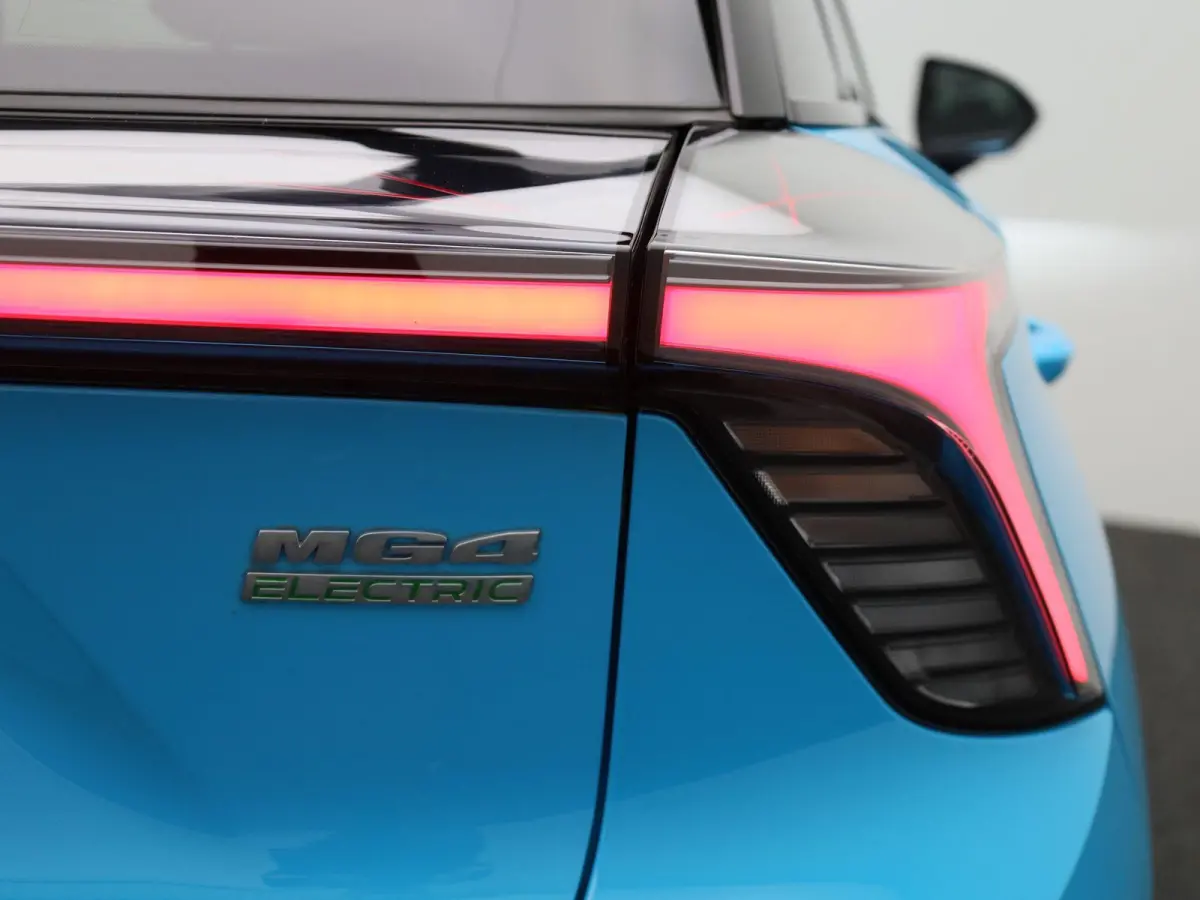 Luxury Long Range 64 Kwh | Navi | Camera | Led Koplampen | Stoelverwarming | CarPlay | MG i-Smart App | Keyless Entry & Go |