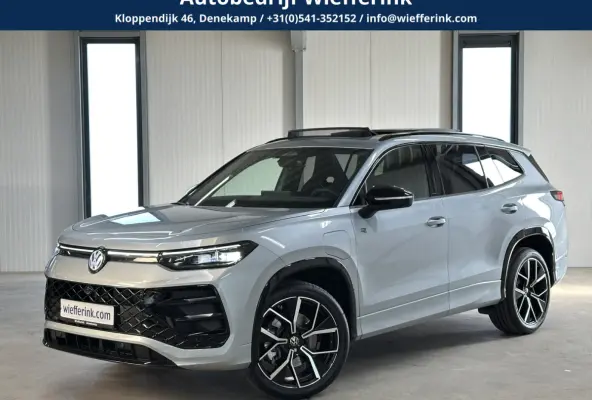 1.5 eHybrid R-Line Edition 272pk | Groot scherm | Trekhaak | Pano | 360 camera | Black-style | Head-up | IQ-Light | Massage