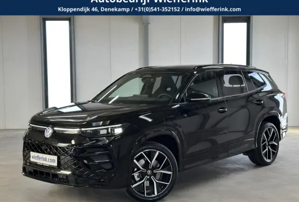 1.5 eHybrid R-Line Edition 272pk | Groot scherm | Trekhaak | Pano | 360 camera | Black-style | Head-up | IQ-Light | Massage