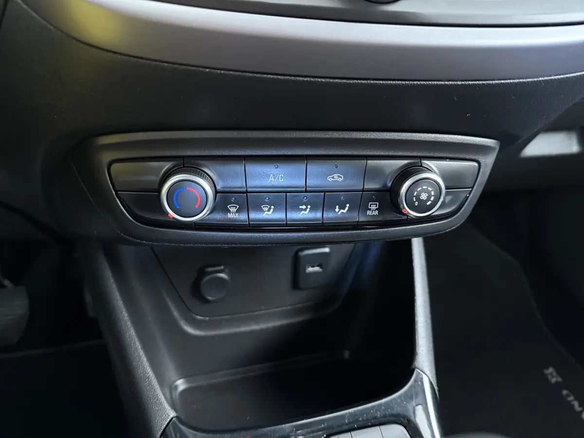 1.2 Turbo Innovation | Airco (handmatig) | Cruise control | LED dagrijverlichting